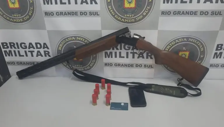 Homem é preso com espingarda calibre 12 em Caxias do Sul - Studio TV
