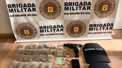 Homem é preso e adolescente apreendida por tráfico de drogas e porte ilegal de arma em Garibaldi - Studio TV