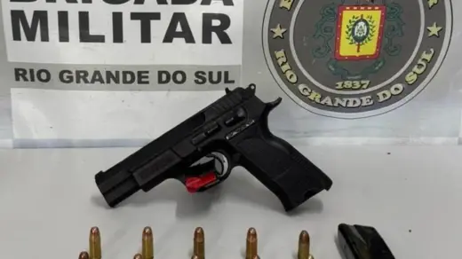 Homem é preso por posse ilegal de arma de fogo de uso restrito em Caxias do Sul - Studio TV