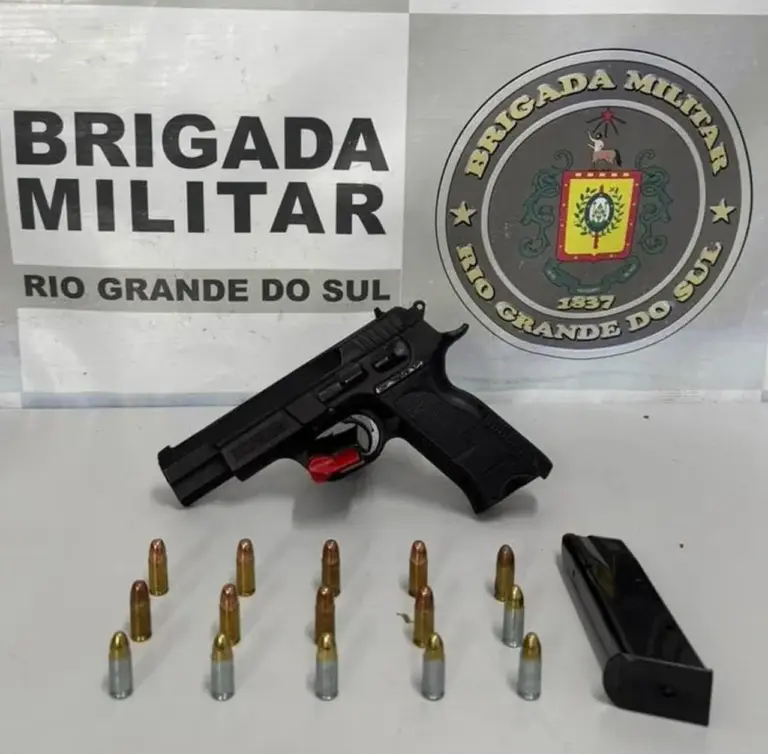 Homem é preso por posse ilegal de arma de fogo de uso restrito em Caxias do Sul - Studio TV