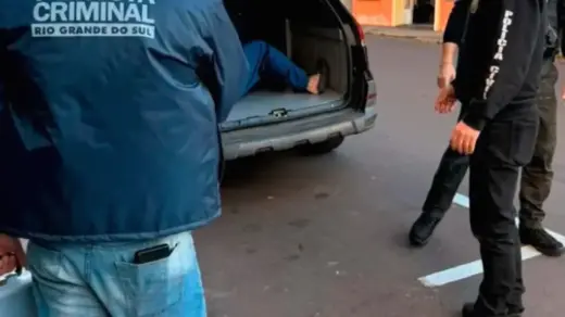 Homem que se passava por policial militar é preso em investigação sobre material sexual infantil em Santa Maria - Studio TV