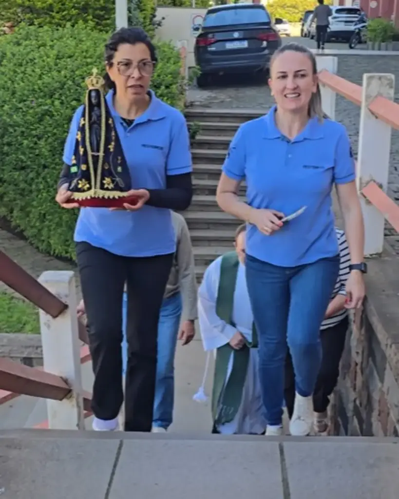 Imagem de Nossa Senhora Aparecida visita pacientes e profissionais do Hospital São João Batista em Nova Prata - Studio TV