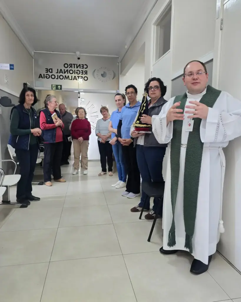 Imagem de Nossa Senhora Aparecida visita pacientes e profissionais do Hospital São João Batista em Nova Prata - Studio TV