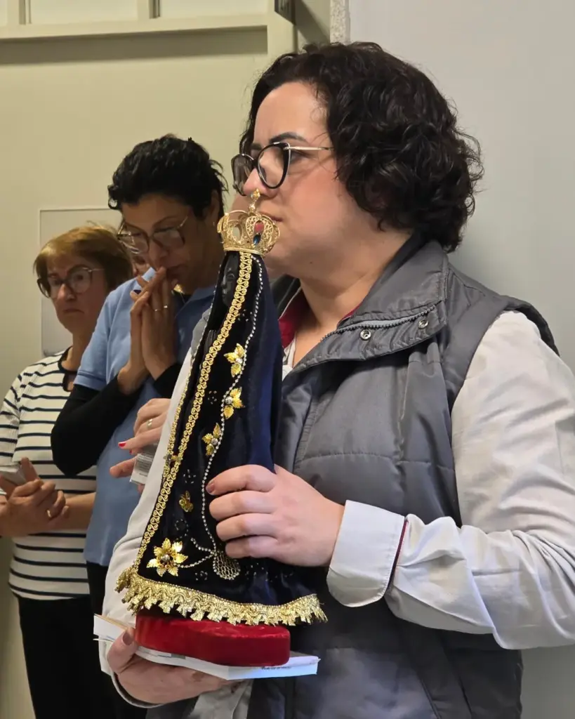 Imagem de Nossa Senhora Aparecida visita pacientes e profissionais do Hospital São João Batista em Nova Prata - Studio TV