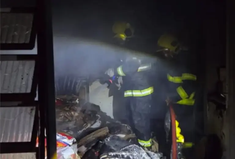 Incêndio atinge depósito de prédio comercial em Casca durante a madrugada - Studio TV