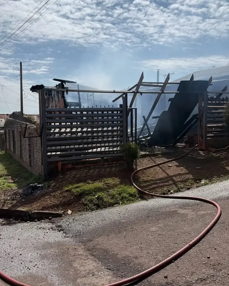 Incêndio atinge residência no bairro Municipal em Vacaria - Studio TV