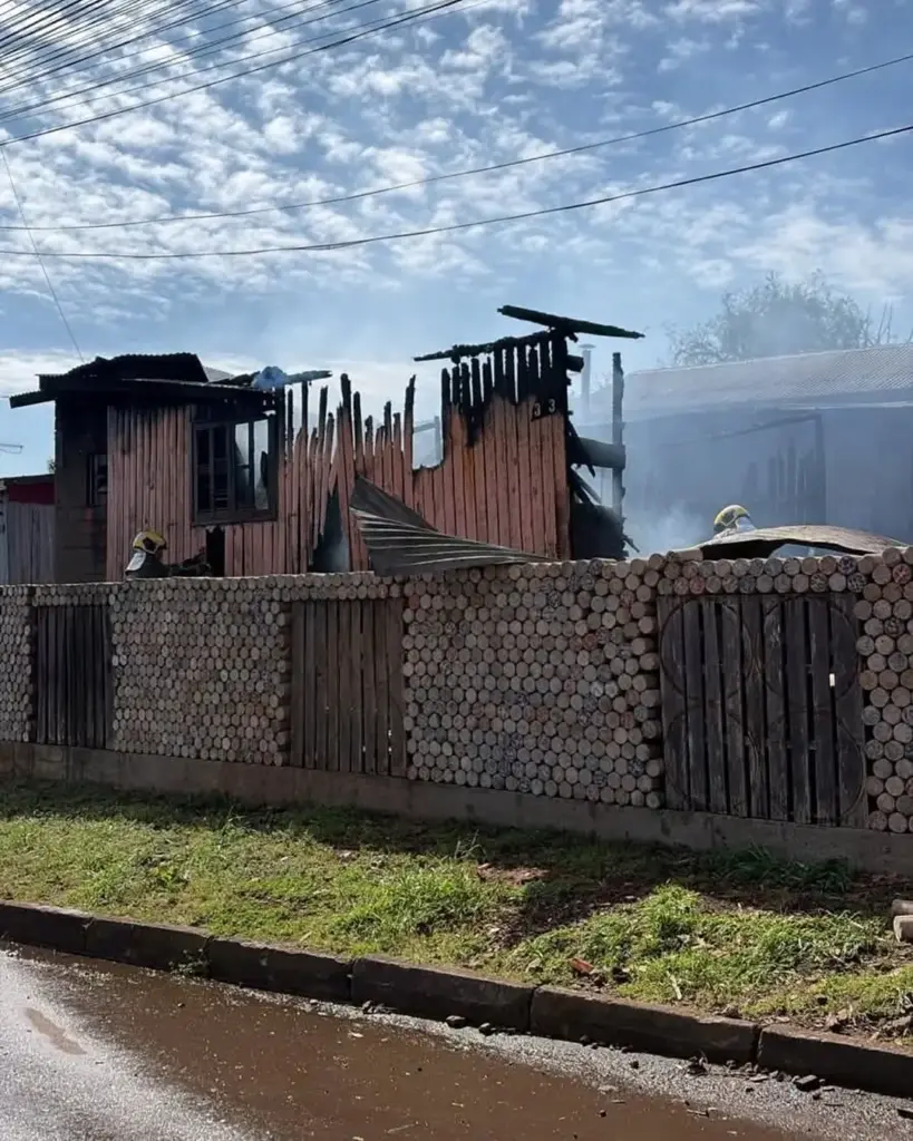 Incêndio atinge residência no bairro Municipal em Vacaria - Studio TV