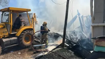 Incêndio de grandes proporções destrói casa às margens da BR-470 em Garibaldi - Studio TV