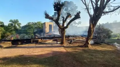 Incêndio destrói imóvel de aproximadamente 270 m² no interior de Dois Lajeados - Studio TV