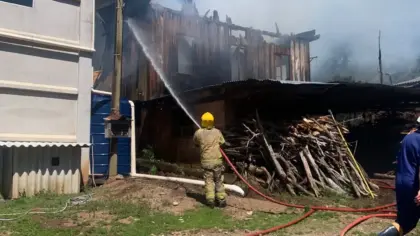 Incêndio destrói residência de madeira no interior de Bento Gonçalves - Studio TV