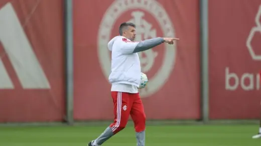 Internacional demite Paulo Pezzolano após derrota e queda para o Z4 do Brasileirão - Studio TV