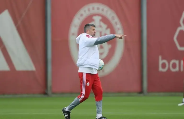 Internacional demite Paulo Pezzolano após derrota e queda para o Z4 do Brasileirão - Studio TV