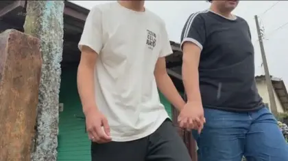 Justiça condena pais a pagar R$ 100 mil a jovem expulso de casa por ser gay - Studio TV