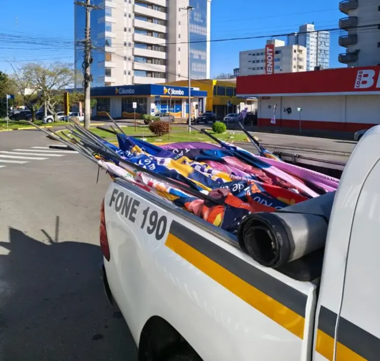 Justiça Eleitoral recolhe propaganda instalada de forma irregular em Farroupilha - Studio TV