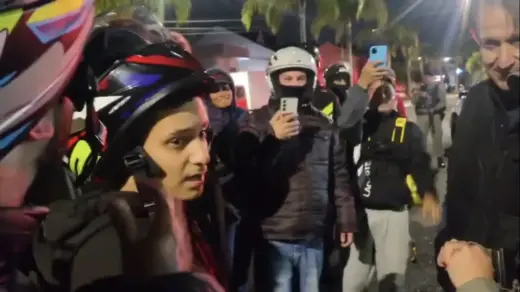 Motoboys fazem mobilização após relato de agressão a entregador em Porto Alegre - Studio TV