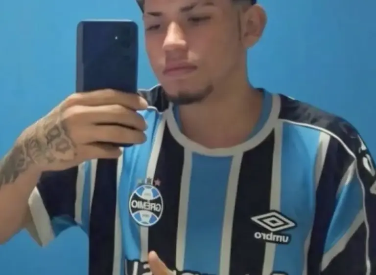 Motociclista de 19 anos morre após colisão no Centro de Lagoa Vermelha - Studio TV