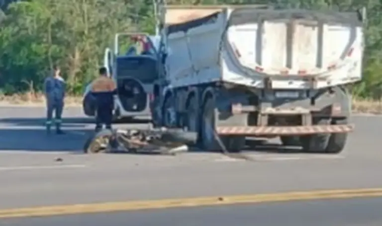 Motociclista morre após colisão com caminhão na RS-130, em Encantado - Studio TV