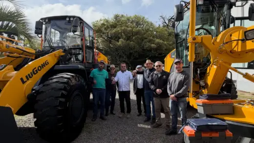 Nova Prata investe quase R$ 1,5 milhão em motoniveladora e pá-carregadeira para reforçar frota - Studio TV