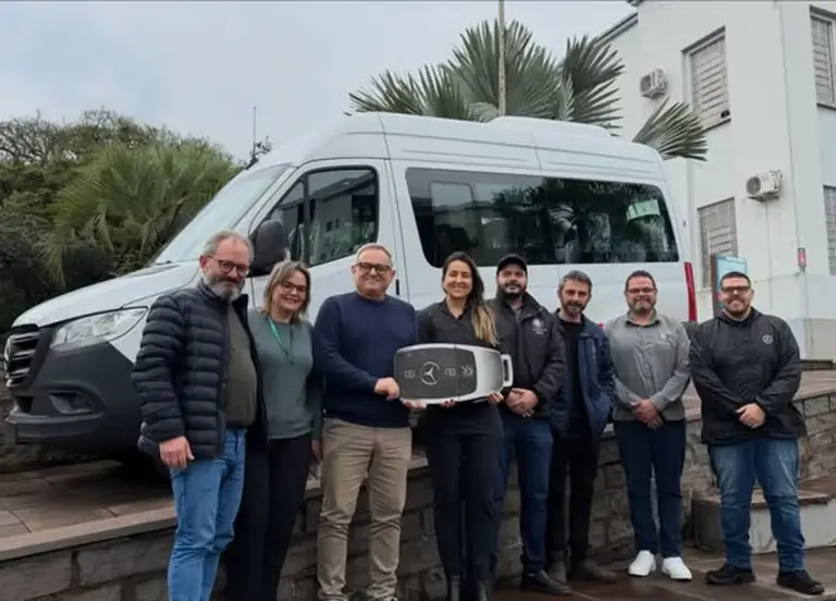 Nova Prata recebe nova van acessível para transporte de pacientes - Studio TV