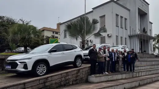 Nova Prata recebe três novos veículos para reforçar as áreas da Saúde e Educação - Studio TV