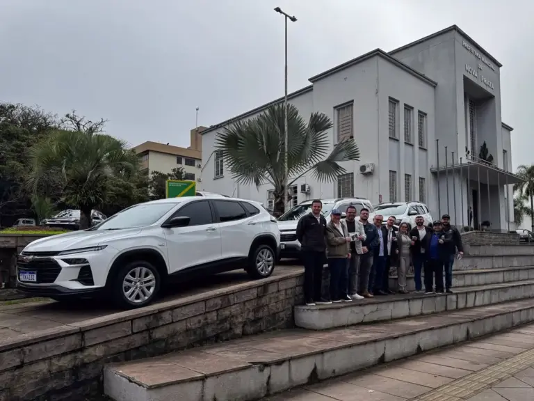 Nova Prata recebe três novos veículos para reforçar as áreas da Saúde e Educação - Studio TV