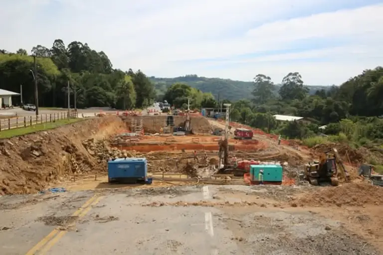 Obras avançam na RSC-453 entre Farroupilha, Bento Gonçalves e Garibaldi - Studio TV