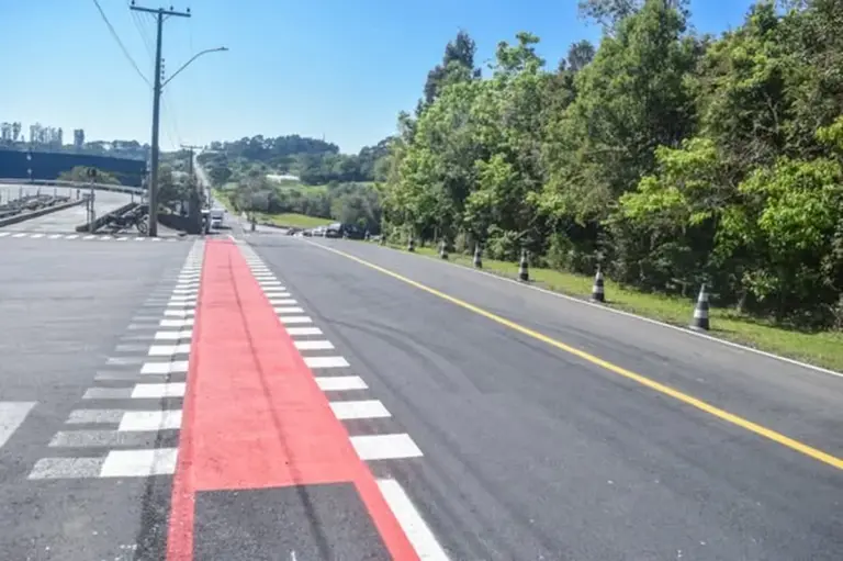 Obras de recapeamento e nova ciclofaixa avançam para conclusão em Vila Flores - Studio TV