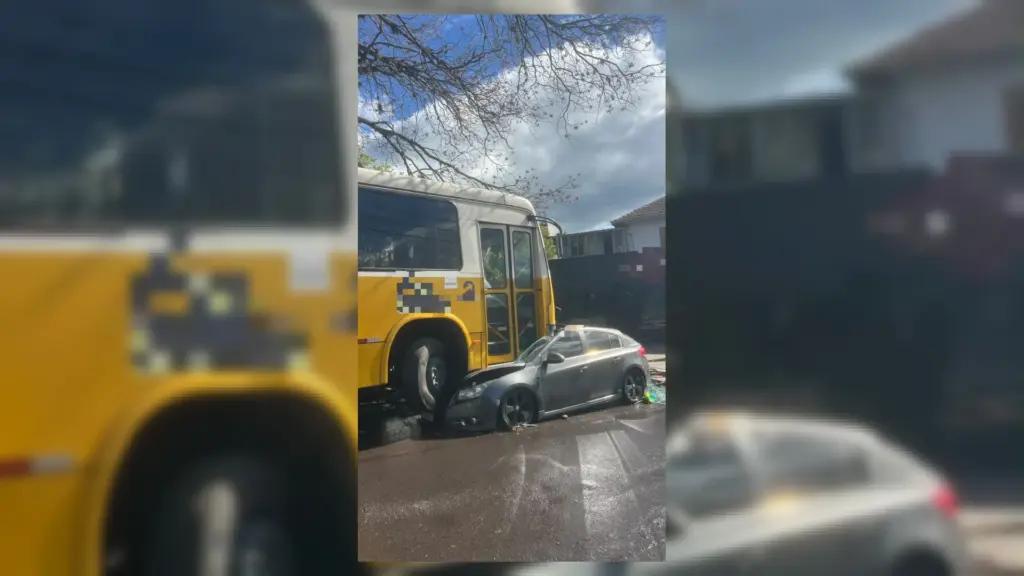 Ônibus atinge veículos e residência após possível falha nos freios em Bento Gonçalves - Studio TV