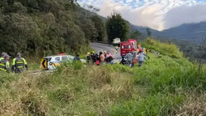 Ônibus cai em ribanceira e deixa cinco mortos - Studio TV