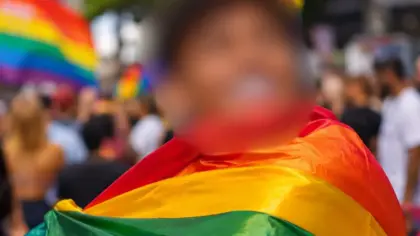 Pais são condenados a pagar R$ 100 mil ao filho após rejeição por orientação sexual em SC - Studio TV