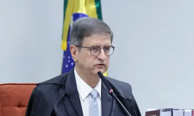 PGR pede ao STF anulação de investigação sobre conversas entre Moraes e Vorcaro - Studio TV