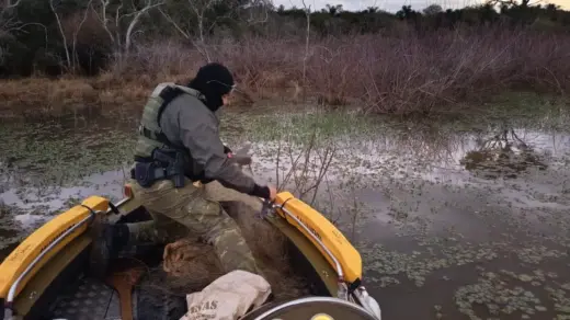 Polícia apreende 250 metros de redes de pesca na Barragem de Ernestina - Studio TV