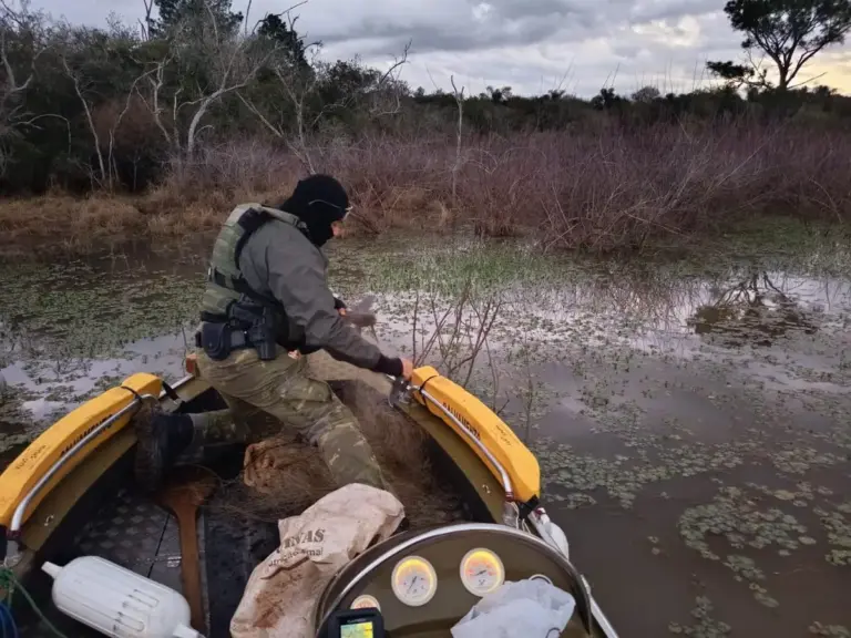 Polícia apreende 250 metros de redes de pesca na Barragem de Ernestina - Studio TV