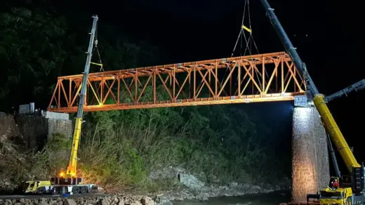 Ponte de Nova Roma do Sul resiste à cheia histórica do Rio das Antas - Studio TV