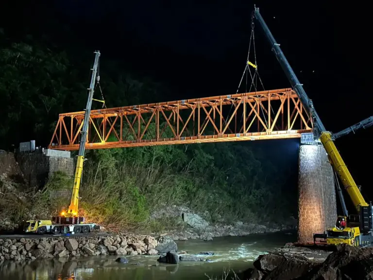 Ponte de Nova Roma do Sul resiste à cheia histórica do Rio das Antas - Studio TV