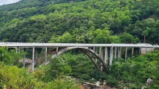 Ponte sobre o Rio das Antas na BR-116 é interditada após danos causados pelas chuvas - Studio TV