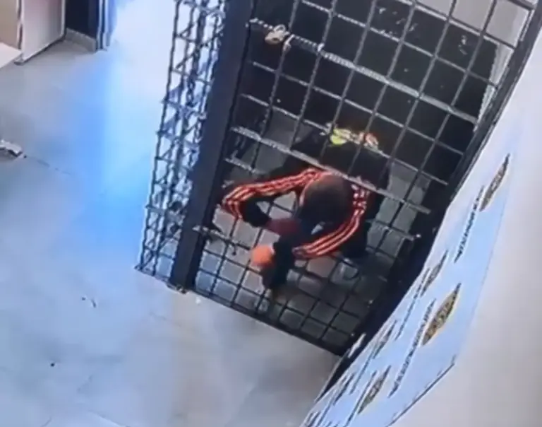 Preso foge de cela da Central de Plantão Policial fugindo por espaço de grade - Studio TV