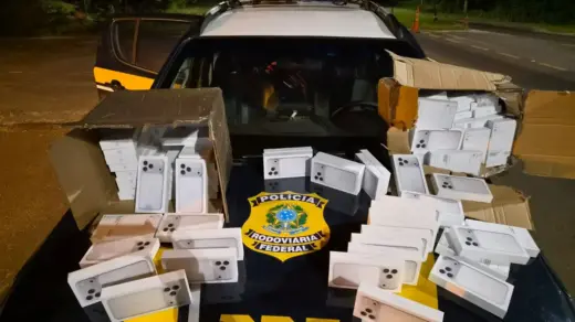 PRF apreende 116 iPhones avaliados em R$ 900 mil na BR-290 no RS - Studio TV