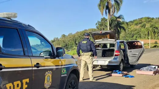 PRF apreende maconha e haxixe em carro de aplicativo - Studio TV