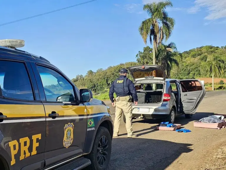 PRF apreende maconha e haxixe em carro de aplicativo - Studio TV