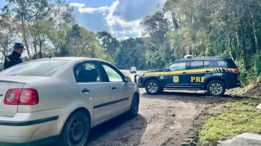 PRF flagra Fiat Brava com placas de outro veículo e motorista sem CNH no RS - Studio TV