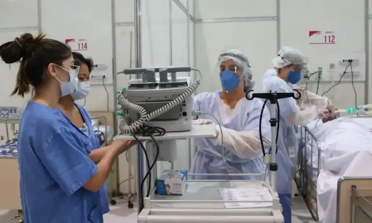 Quase metade dos médicos de UTI apresenta alto esgotamento emocional, aponta estudo - Studio TV