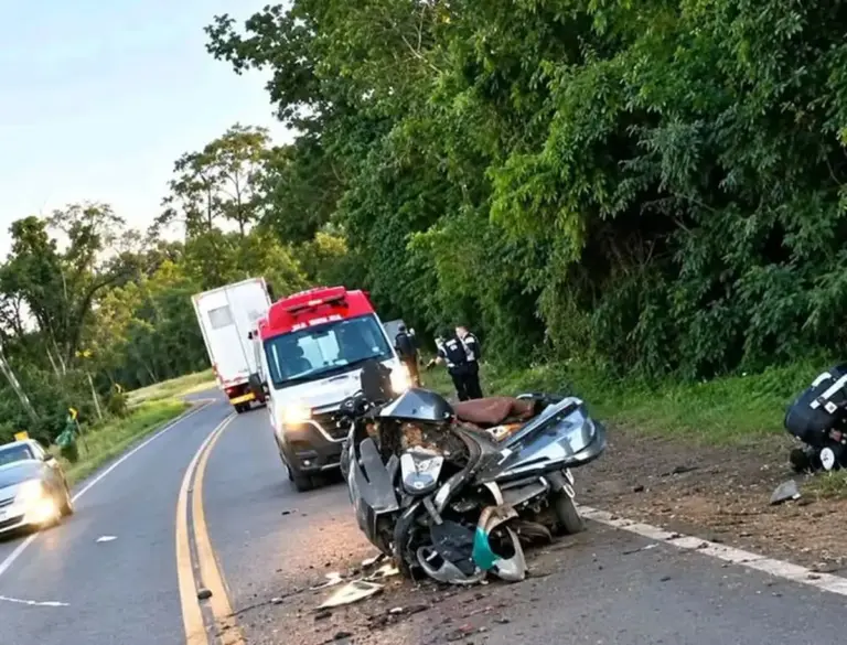 Quatro pessoas ficam feridas após carro capotar na Região Noroeste do RS - Studio TV