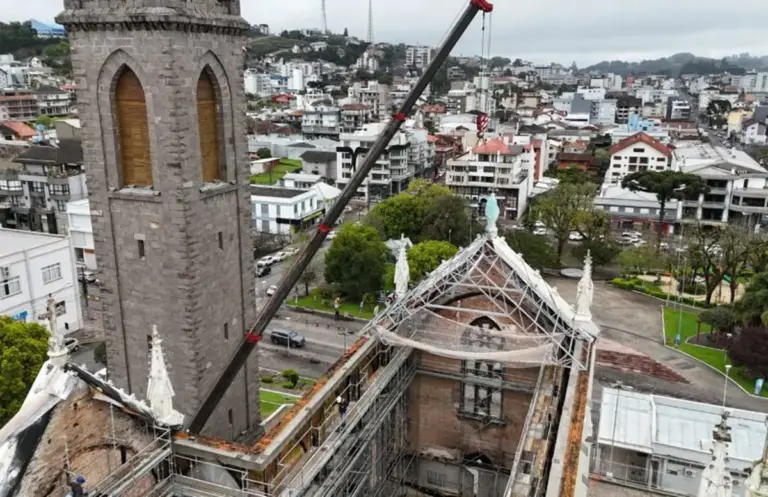 Reconstrução da Igreja Matriz de Flores da Cunha entra em nova fase com instalação do telhado - Studio TV