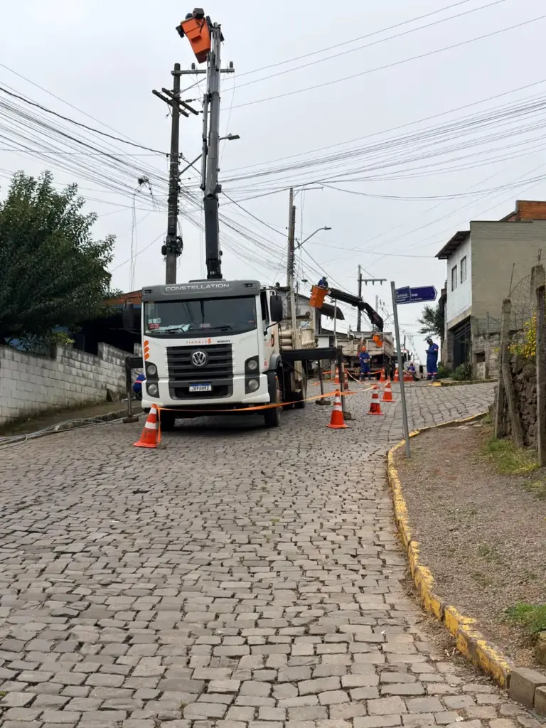 RGE realiza grande operação de modernização da rede elétrica no bairro Santo Antônio, em Veranópolis - Studio TV