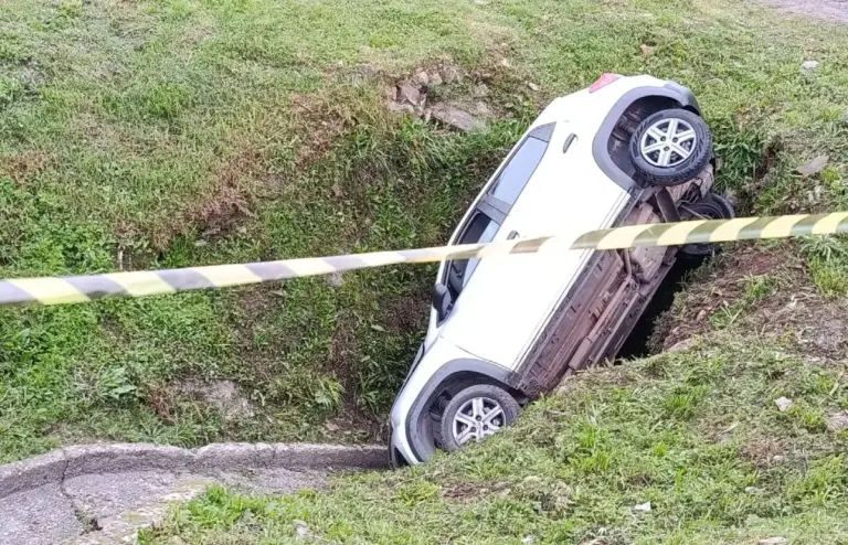 Saída de pista deixa jovem ferido na ERS-122, em Farroupilha - Studio TV