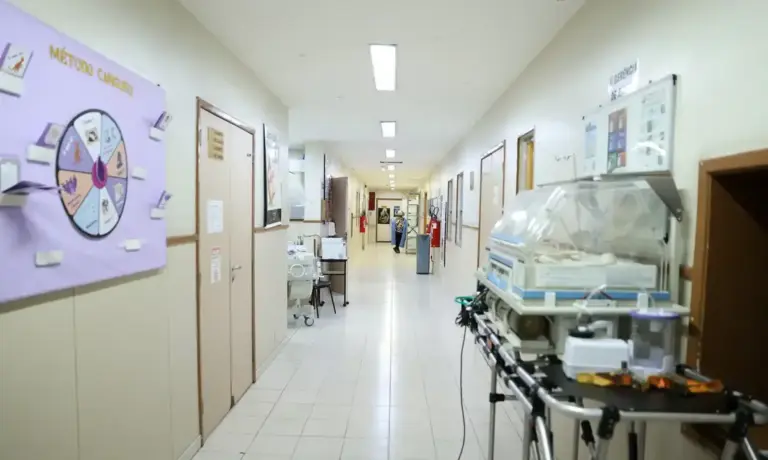 Saúde mental após perda gestacional exige atenção e acolhimento, alertam especialistas - Studio TV