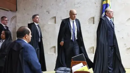 Senadores apresentam PEC que propõe elevar para 60 anos a idade mínima de ministros do STF - Studio TV