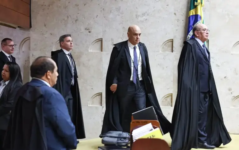 Senadores apresentam PEC que propõe elevar para 60 anos a idade mínima de ministros do STF - Studio TV