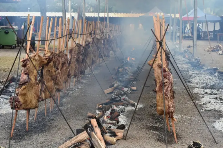 Serafina Corrêa prepara 2,5 toneladas de costela para um dos maiores costelões coletivos de sua história - Studio TV